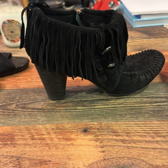 Suede leather tasseled black Born Booties 7 1/2 worn a few times only - Picture 5 of 7
